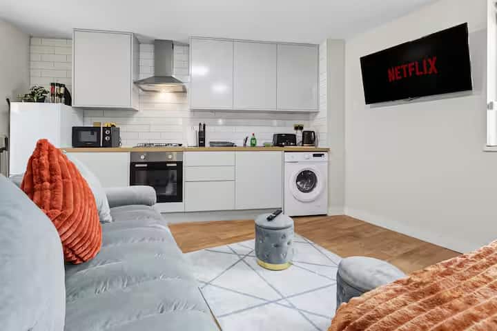 Cosy Studio Apartment, Close To City Centre - 올덤