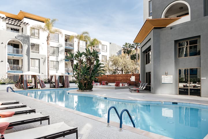 Luxury Stay At Woodland Hills - Hidden Hills, CA