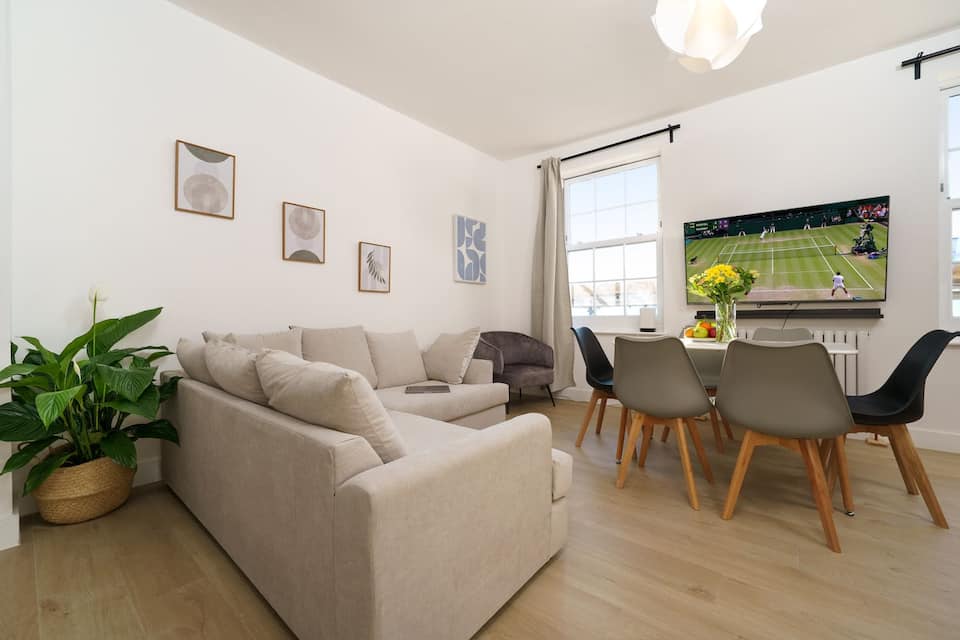 The Camden Residence — three-bedroom, three-ensuite home near Camden Town