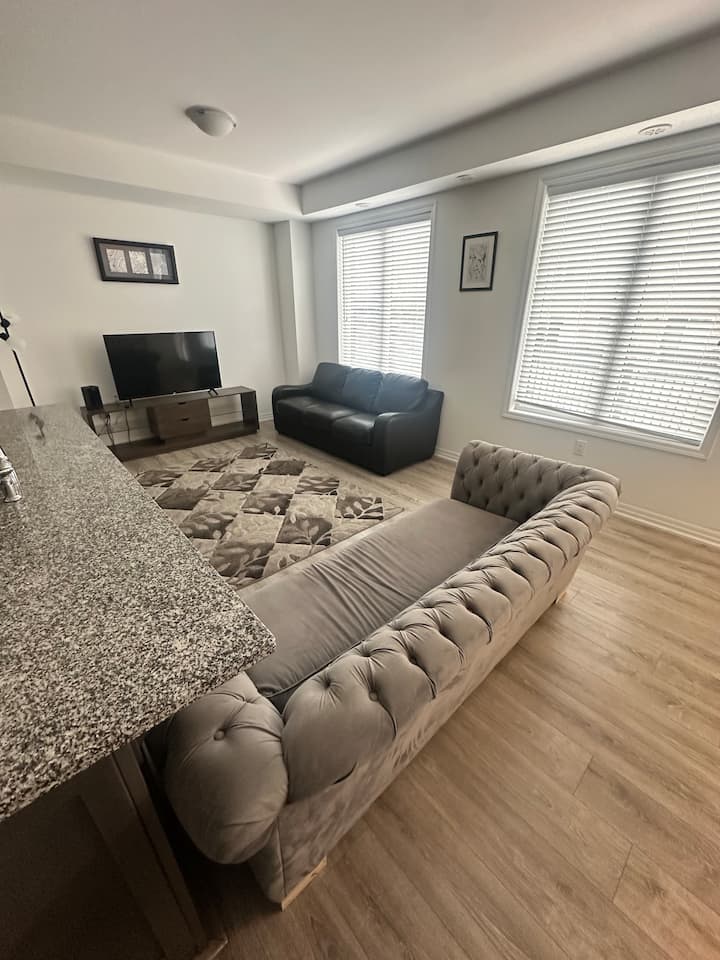 Spacious Townhouse, Comfortable & Convenient Stay - Oakville