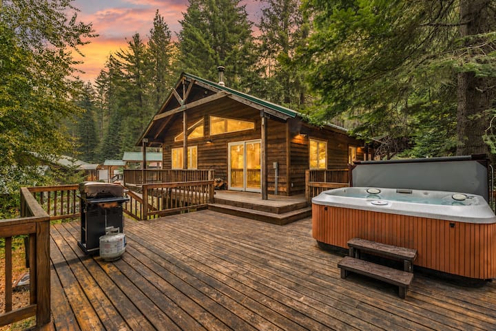 Lake Wenatchee Forest Retreat | Hot Tub + Deck - Plain, WA