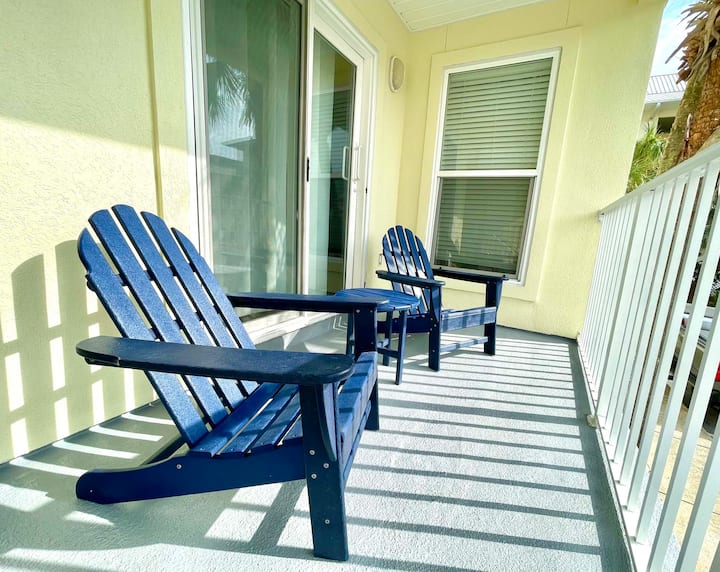 Gulf Island 612: Pool + Beach Chairs Included - Navarre Beach