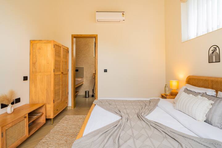 Bedroom 1 image 1