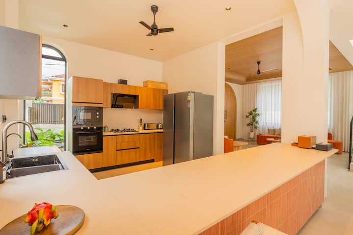 Full kitchen image 1