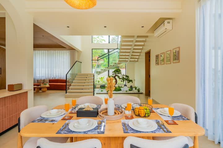 Dining area image 2