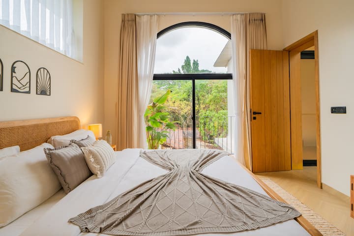Bedroom 1 image 3