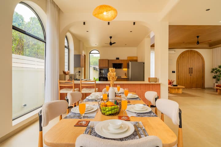 Dining area image 1