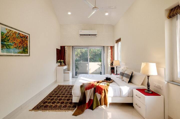 Bedroom 1 image 2