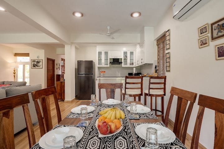 Dining area image 2