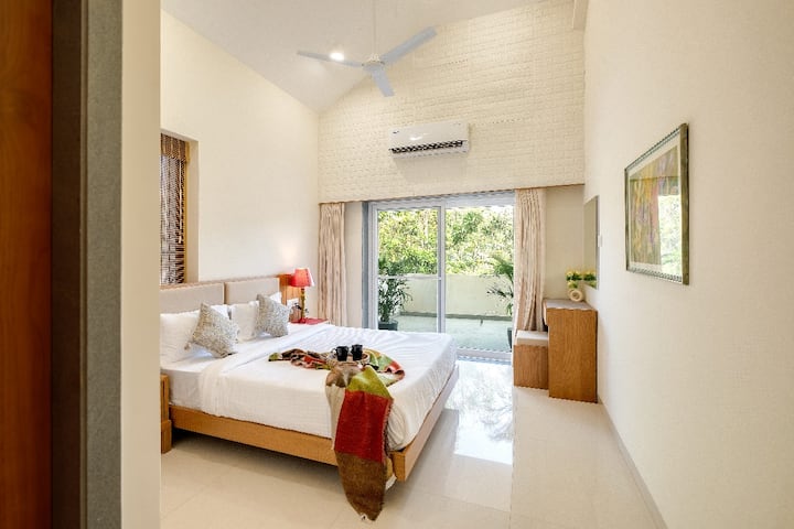 Bedroom 1 image 3