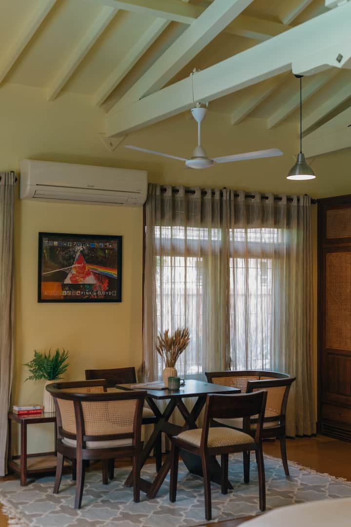 Dining area image 1