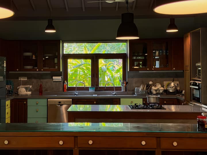 Full kitchen image 1