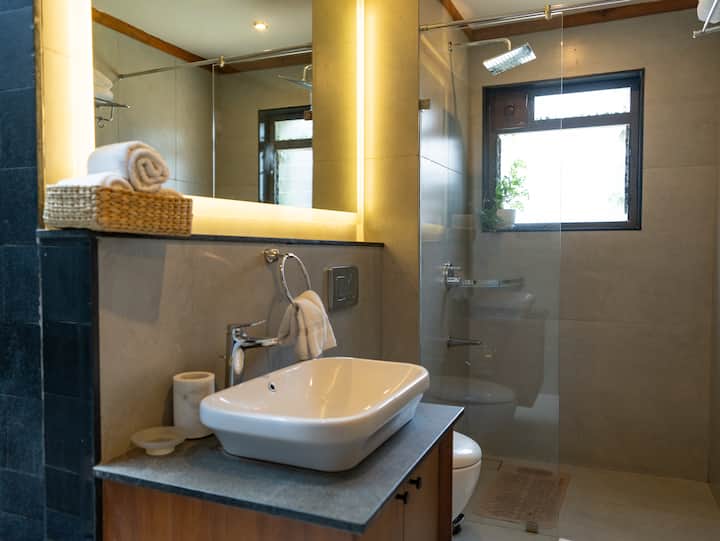 Bedroom 1 image 3
