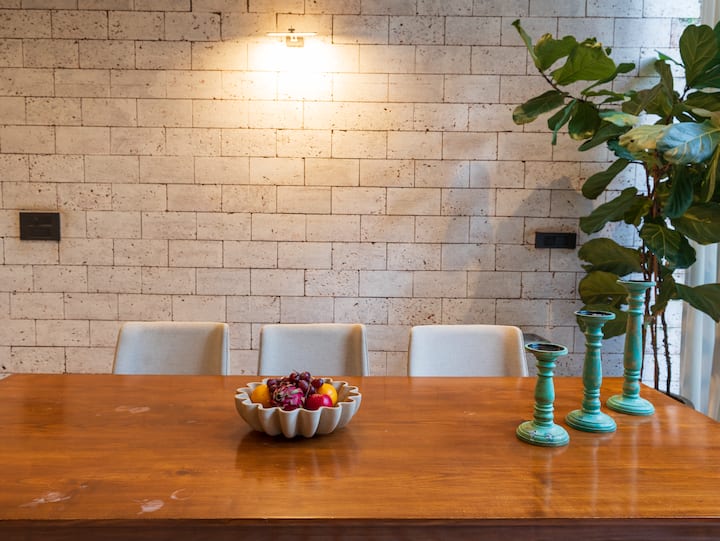 Dining area image 2