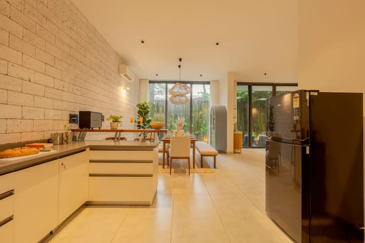 Dining area image 4