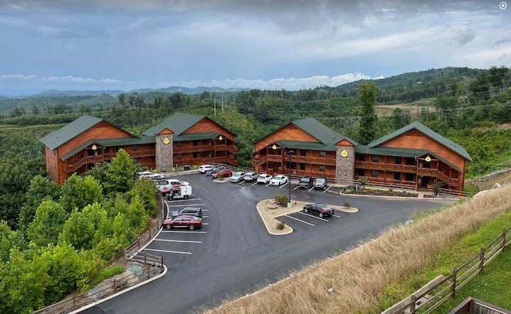 4br Grand Cabin, Water Park Tickets, Oct 17-24 - Gatlinburg, TN