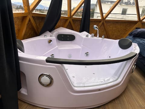 Exclusive Domo with Jacuzzi in Cumbayá