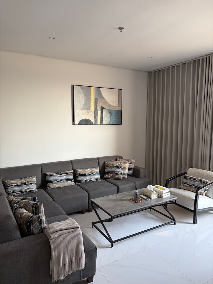 Bright 1br Apt With Pool & Sea Views - Dammam