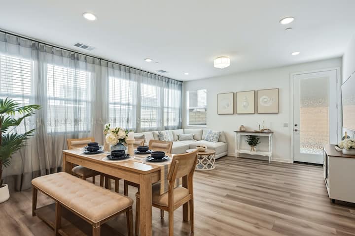 Stylish 5br/7 Beds/toyota Arena/ont/sports/dining - Ontario, CA