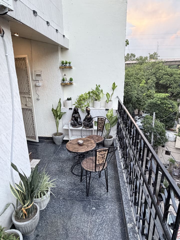 Park View Nest 
      3rd Floor - New Delhi