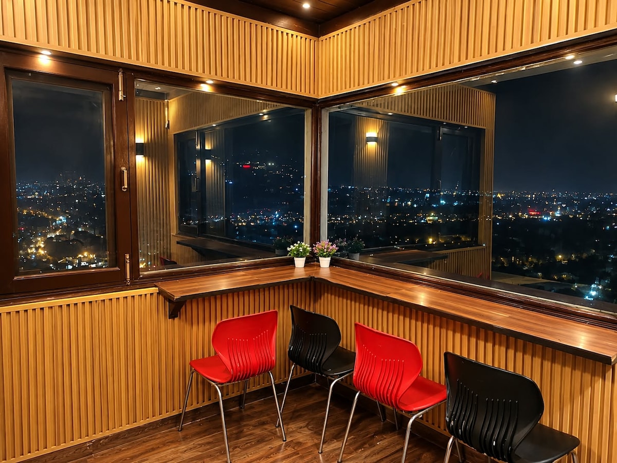 Woodfins Homestay, Flat with Winterline View