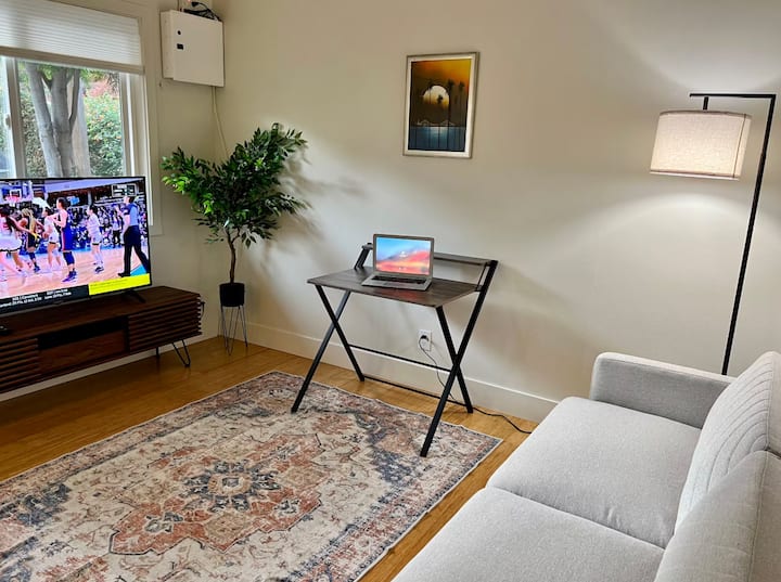 Quiet Garden Retreat W/ Laundry & Parking 1/1 - Burlingame, CA
