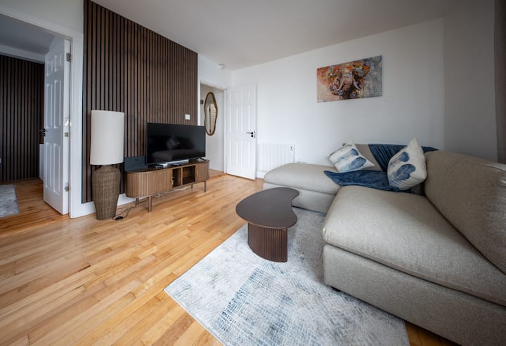 Boutique Salthill Apartment With Sea Views - Galway