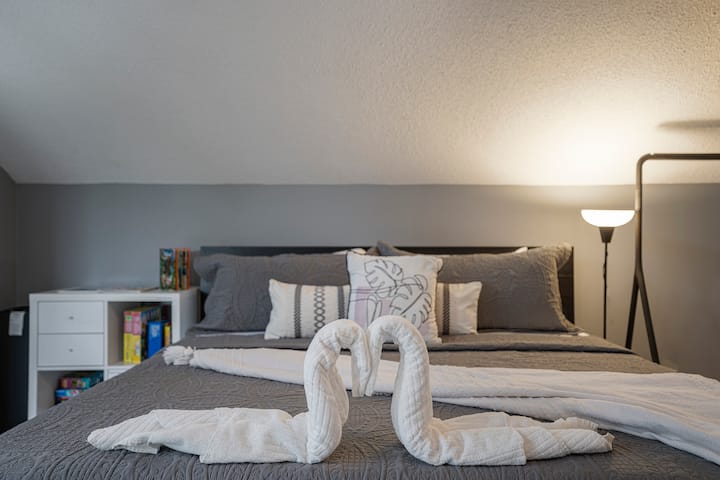 Huntsville Lakeview Escape | Fireplace  Games - Huntsville