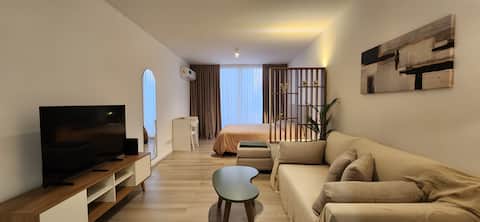Stylish new apartment just steps from the Obelisk 