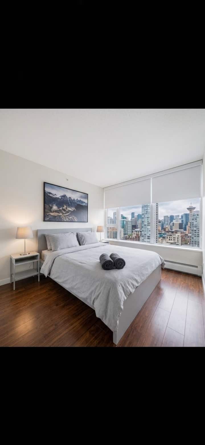 Sky-high Living: Modern 1br+den Condo - Vancouver
