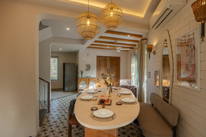 Dining area image 2