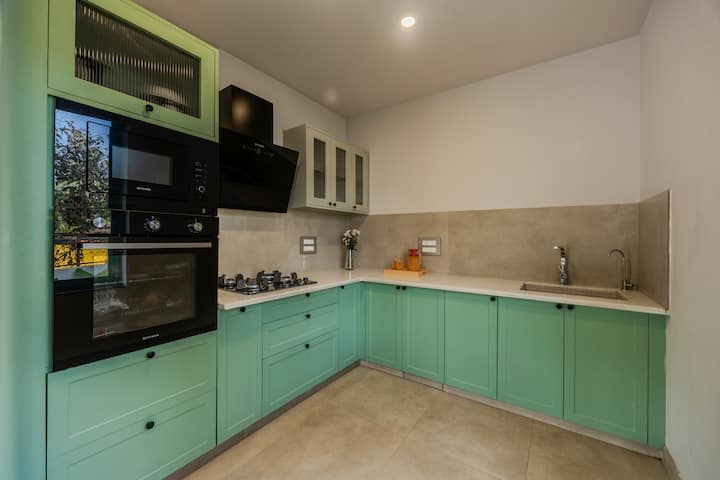 Full kitchen image 1