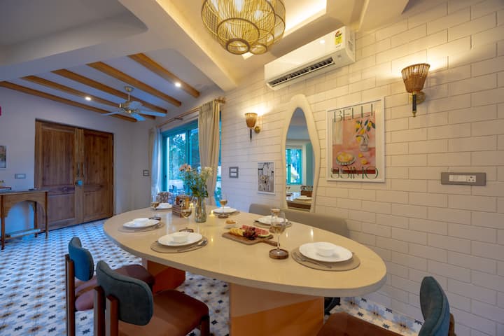 Dining area image 4