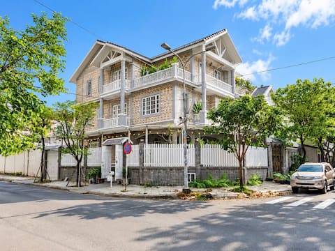 Large Modern Villa near Thao Dien