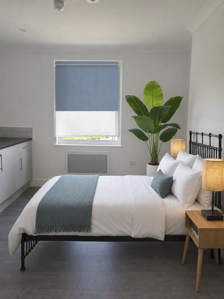 Bromley Nest Studio: double bed and sleeping area