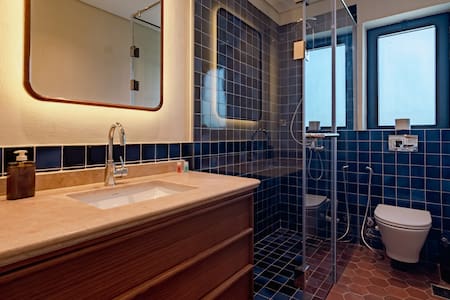 The Vintage Stay, 2BR Lakeview Residence. — 3