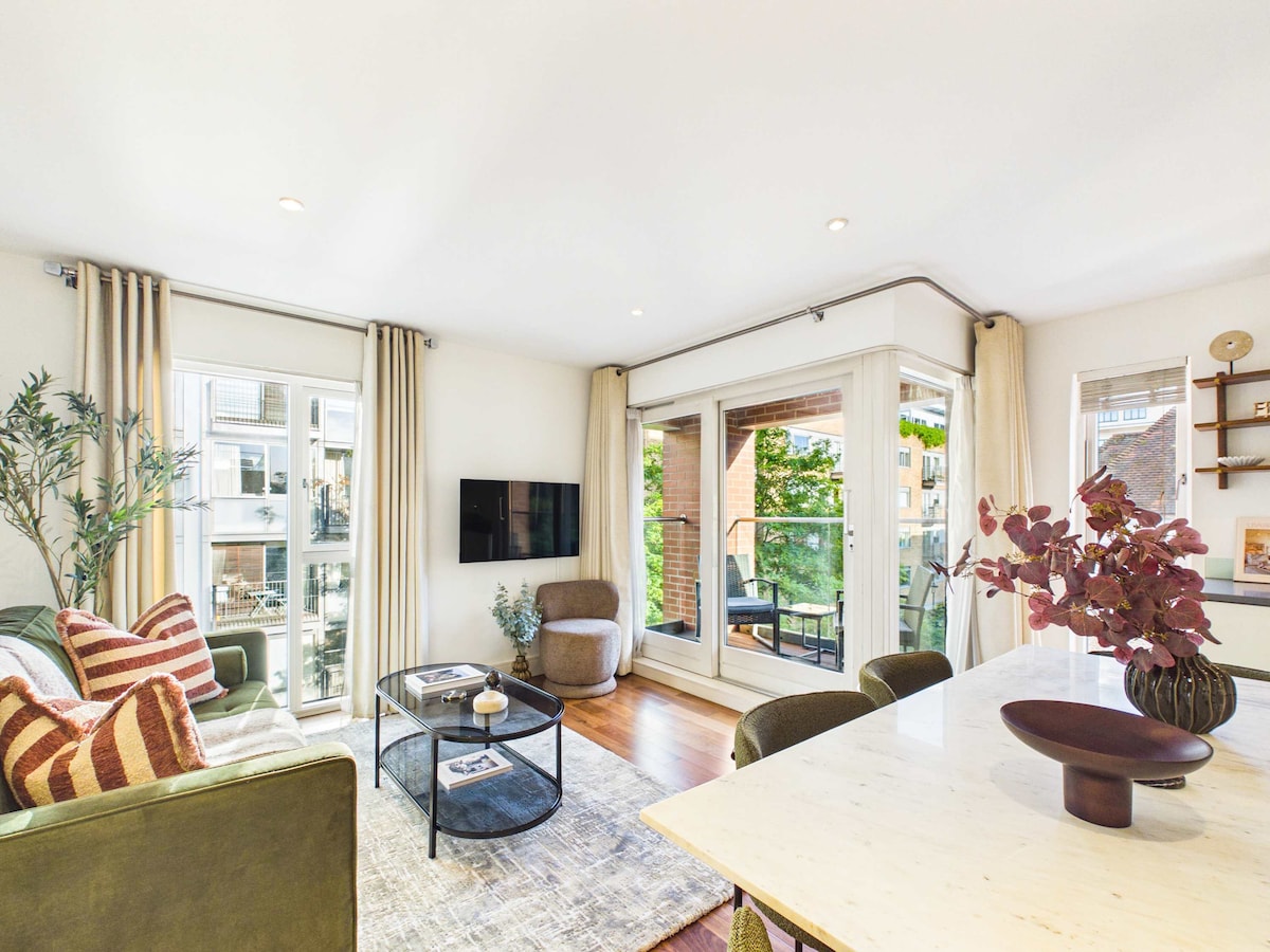 Westminster 2BR Apartment with Balcony with private bathtub in London