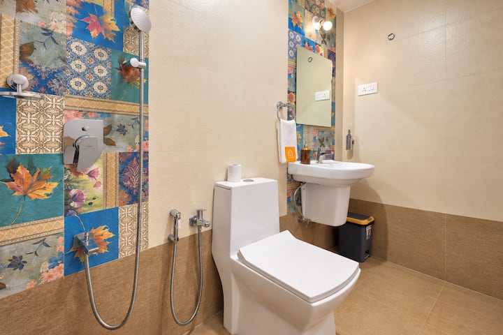 Full bathroom 5 image 2