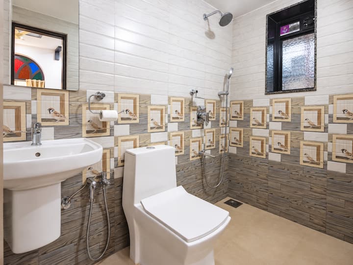 Full bathroom 4 image 1