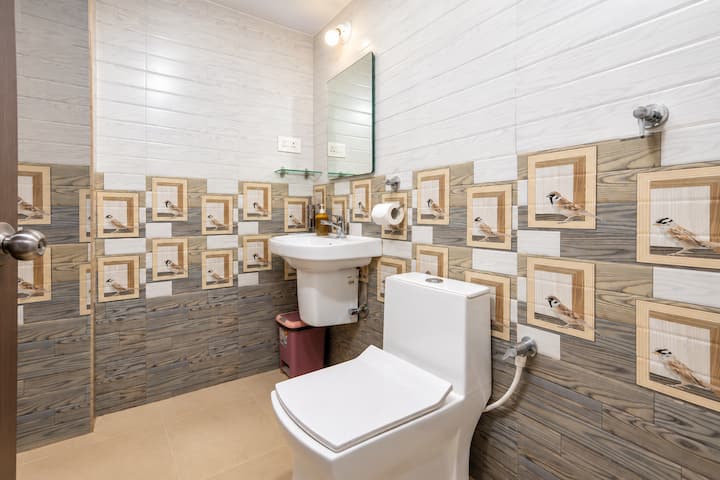 Full bathroom 4 image 2