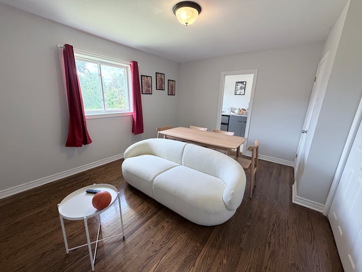 Slam Dunk! Two Bedroom Cozy Home In Markham - Markham