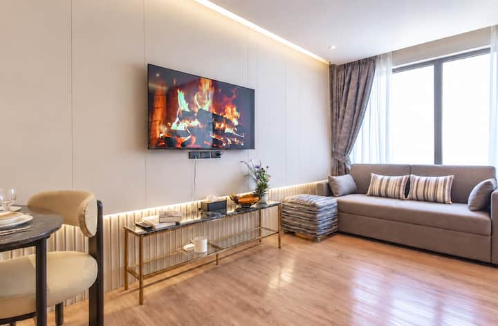 Bellevue Beachfront Studio near the beach by TVC - Apartments for Rent ...