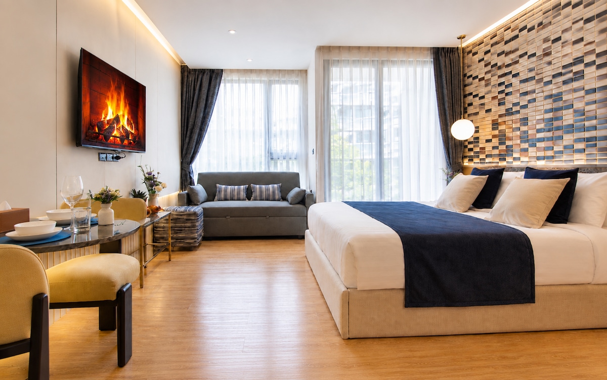Bellevue Beachfront Studio near the beach by TVC - Flats for Rent in ...