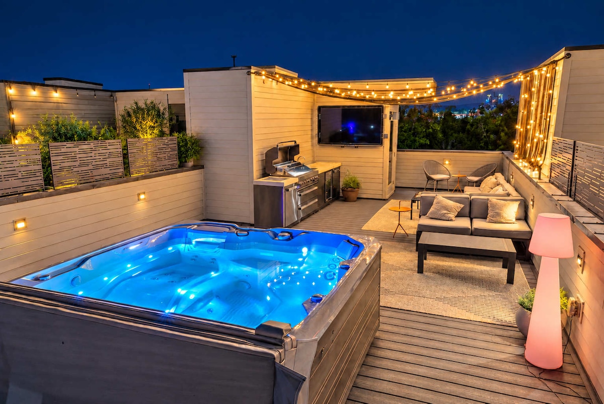 11 Beds Hot Tub Game Room Rooftop Grill