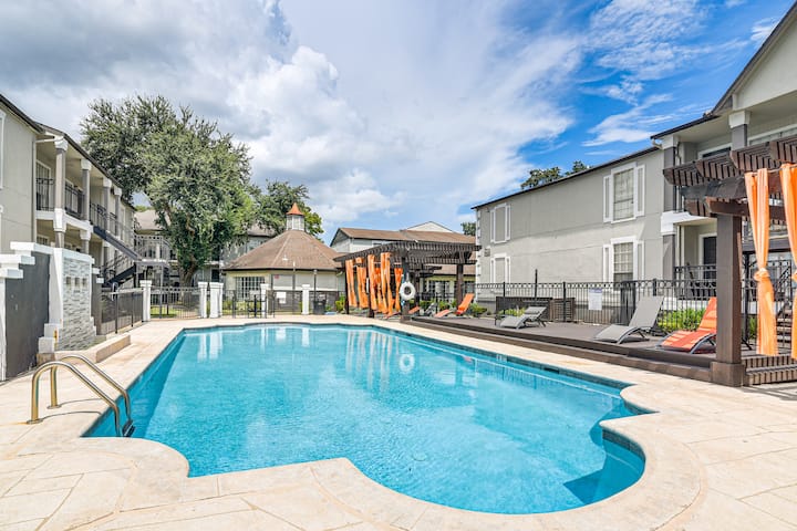 Clear Lake Area Condo: Pool & Fitness Center - Pasadena, TX