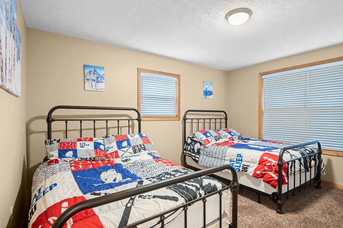Bedroom 8 image 1