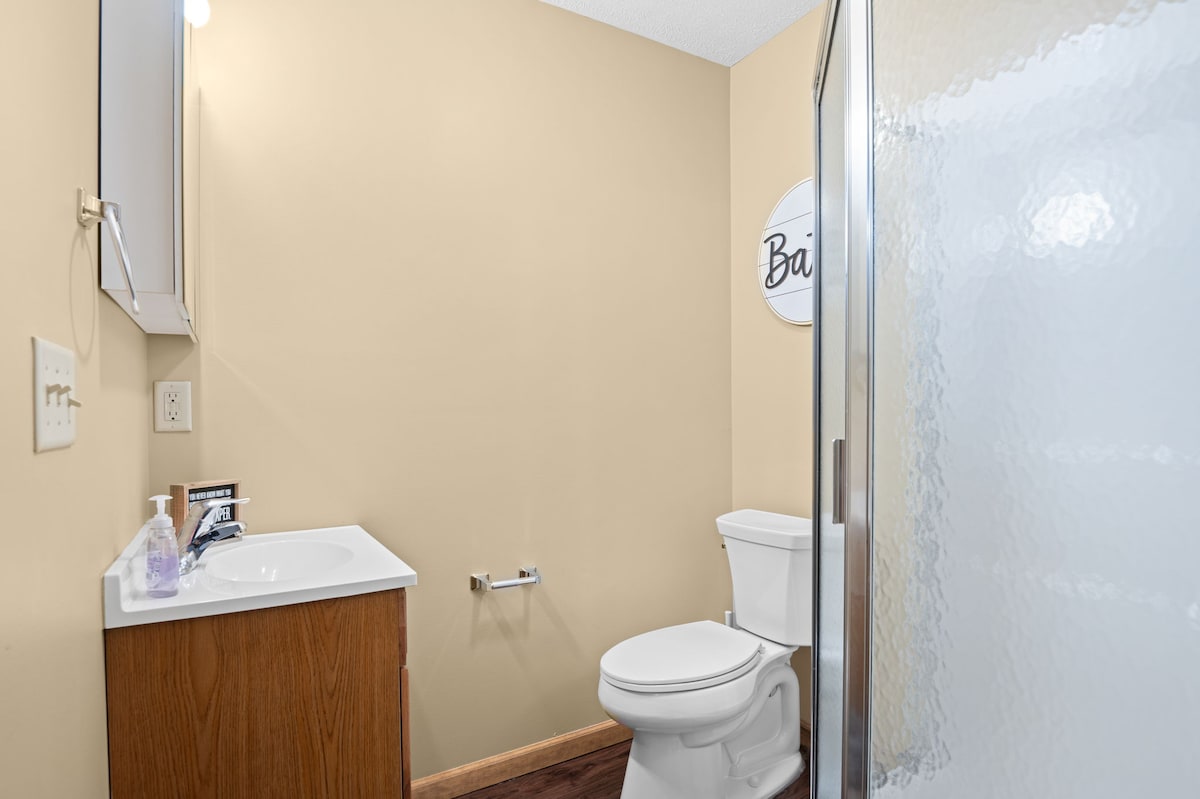 Full bathroom 1 image 1