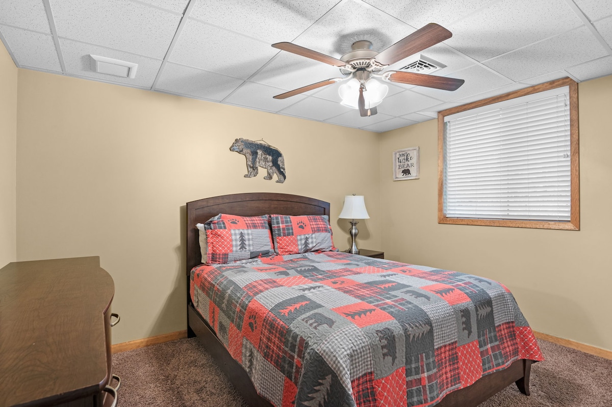 Bedroom 6 image 1