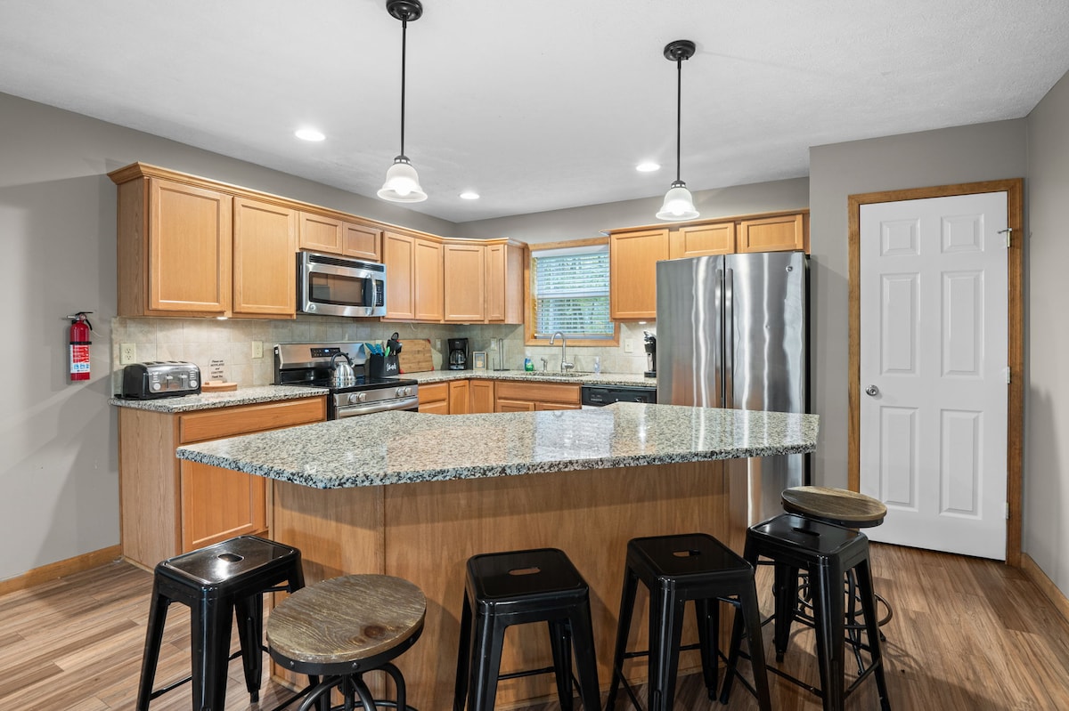 Full kitchen image 1