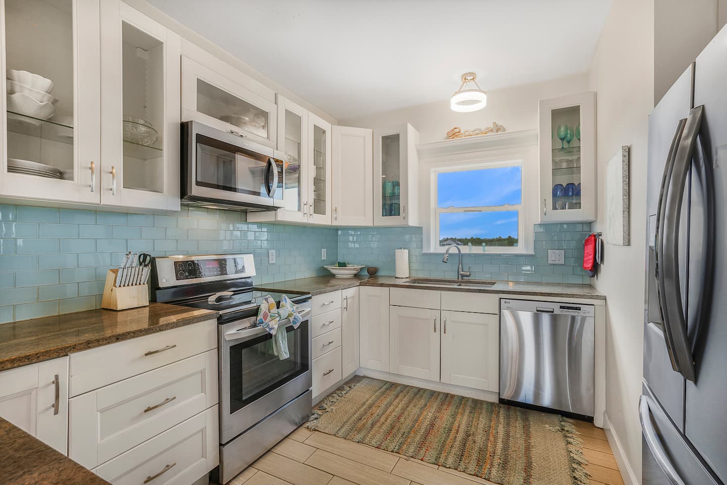 Cook the day's catch on a full-size range with room to spread out: dishwasher, big fridge, and a window over the sink so you're never out of the view.